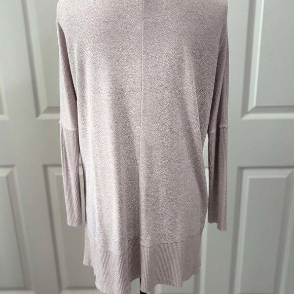 Pre-Loved Women's Long Pink V-Neck Top Measures 31" Long with Ribbed Sleeves - Picture 6 of 7
